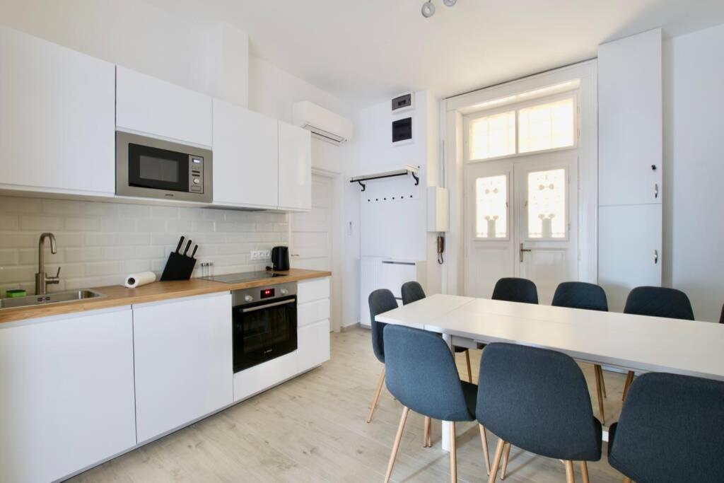 Premium Apartment By Hi5 - Astoria 4 Bedroom Budapeszt Zewnętrze zdjęcie