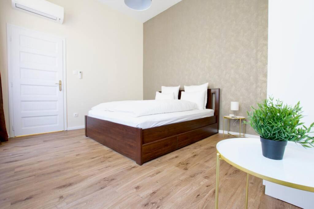 Premium Apartment By Hi5 - Astoria 4 Bedroom Budapeszt Zewnętrze zdjęcie