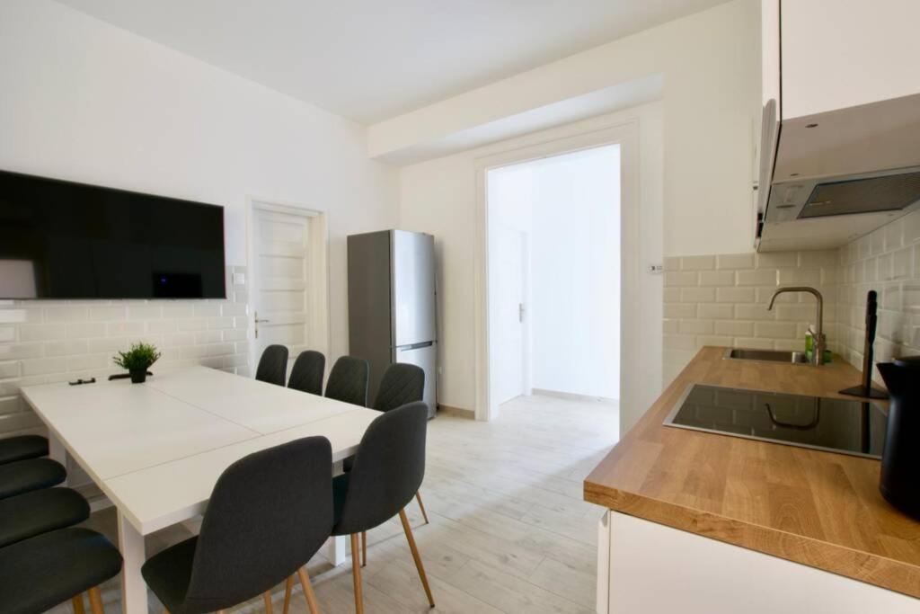 Premium Apartment By Hi5 - Astoria 4 Bedroom Budapeszt Zewnętrze zdjęcie