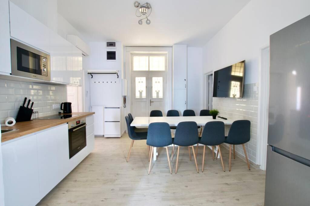 Premium Apartment By Hi5 - Astoria 4 Bedroom Budapeszt Zewnętrze zdjęcie